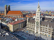  Fotografie Attraktion  Blick zum Marienplatz mit der imposanten Frauenkirche