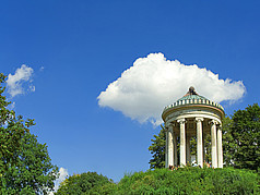  Bildansicht von Citysam  Höchster Punkt im Park: Der griechische Tempel Monopterus
