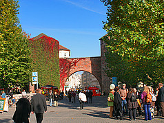  Bild Attraktion  Die Sendlinger Straße beginnt am Sendlinger Tor