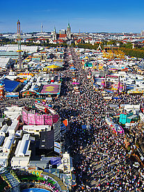 Theresienwiese Fotografie Attraktion  in München Gut besucht: Das Oktoberfest