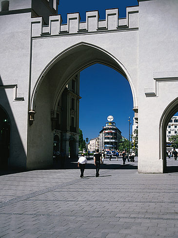  Foto Reiseführer  Das Karlstor am Münchner Stachus
