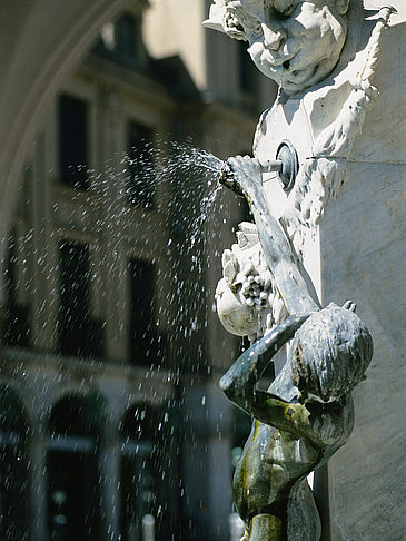 Fotos Brunnen am Karlstor | München