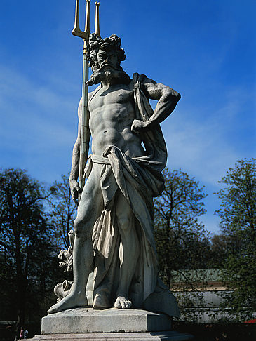  Bildansicht Reiseführer  Poseidon-Statue im Schlosspark